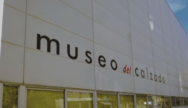 Exterior of the "Museo del Calzado" building with its name prominently displayed on the white facade